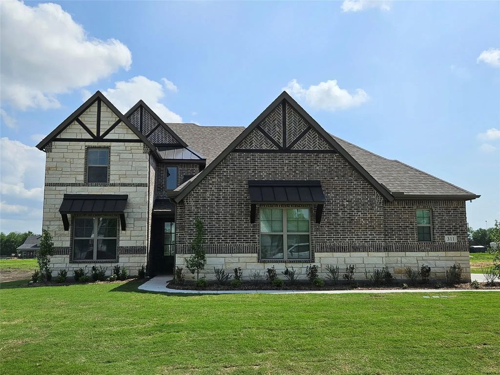 311 Redwood Circle, Trenton