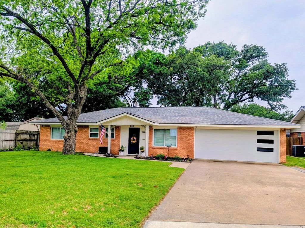1229 Brookside Drive, Hurst