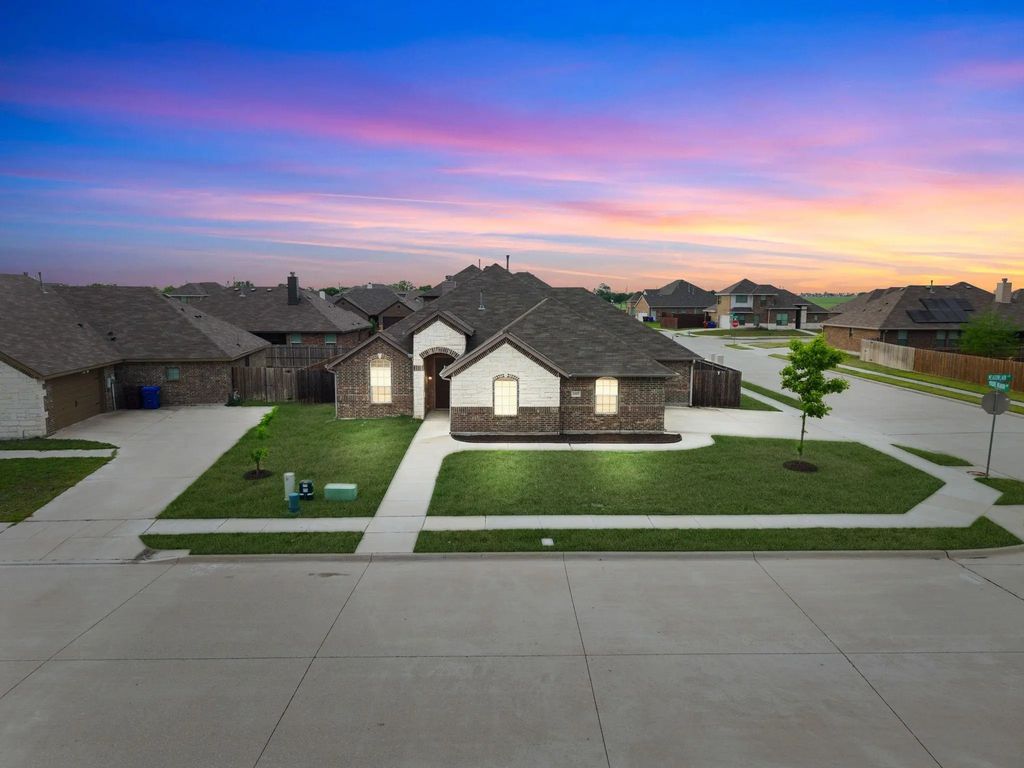 1925 Meadowlark Lane, Royse City