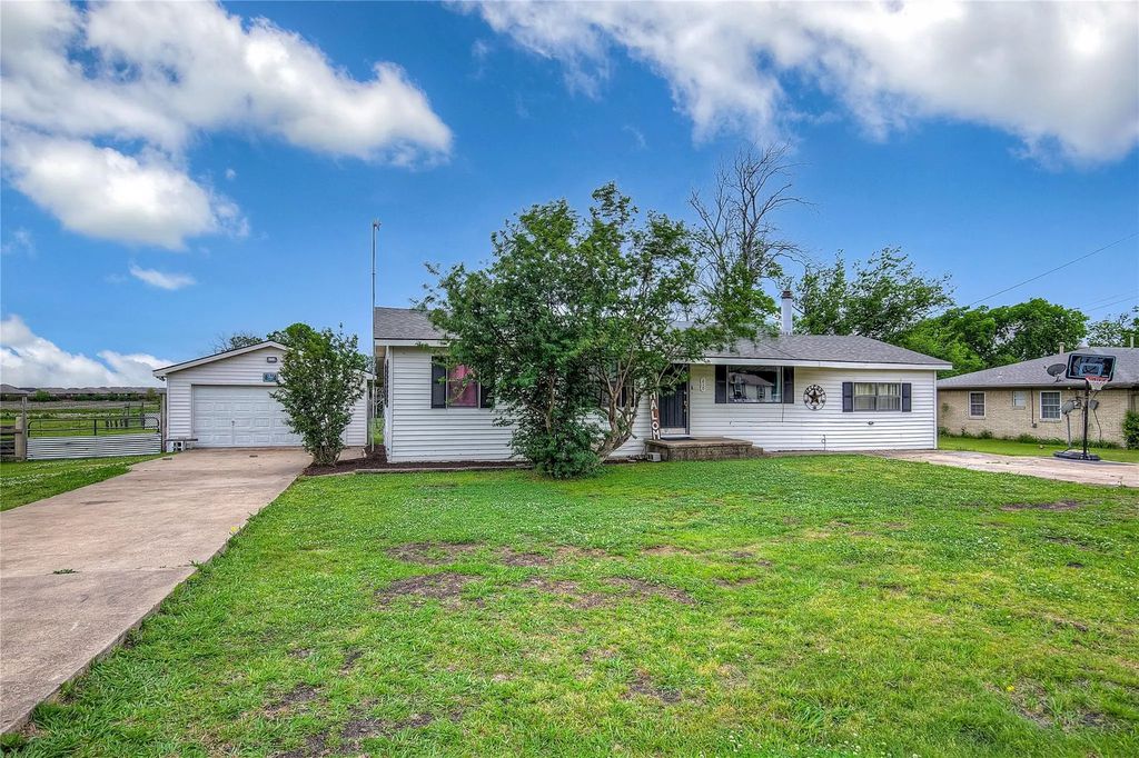 210 E Cook Street, Josephine