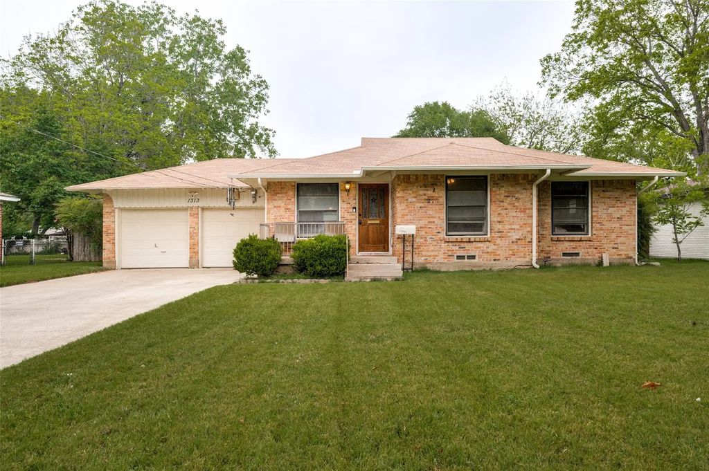 1313 Daisy Lane, Irving