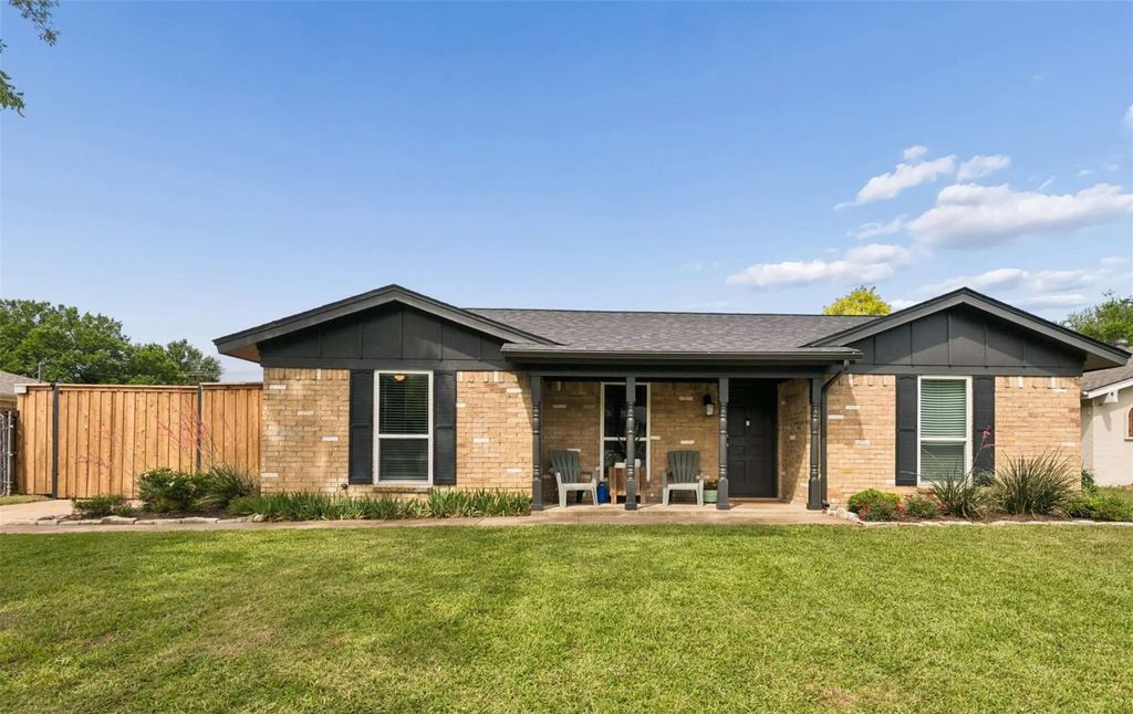 2217 Shady Brook Drive, Bedford