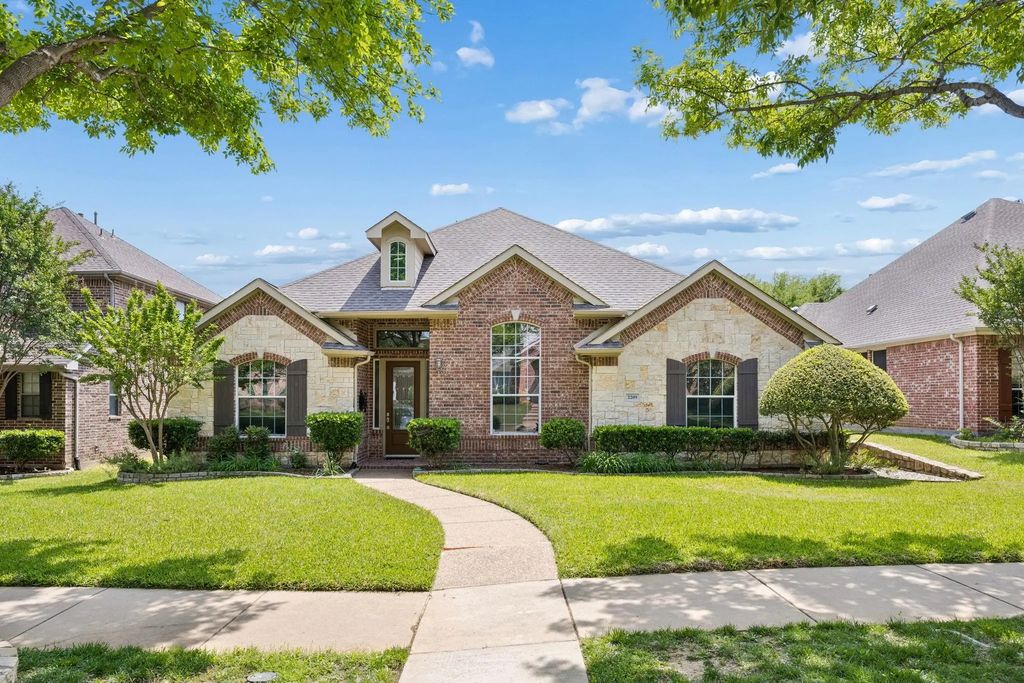 2209 Stonehenge Lane, Lewisville