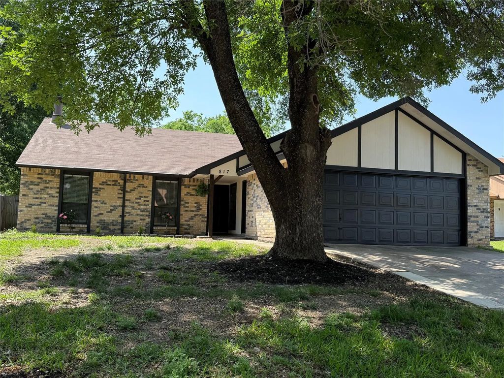 817 Camino Court, Grand Prairie