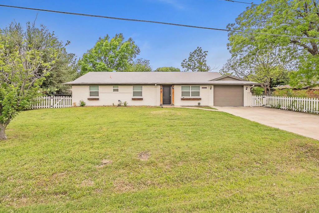 2322 Monteleon Street, Grand Prairie