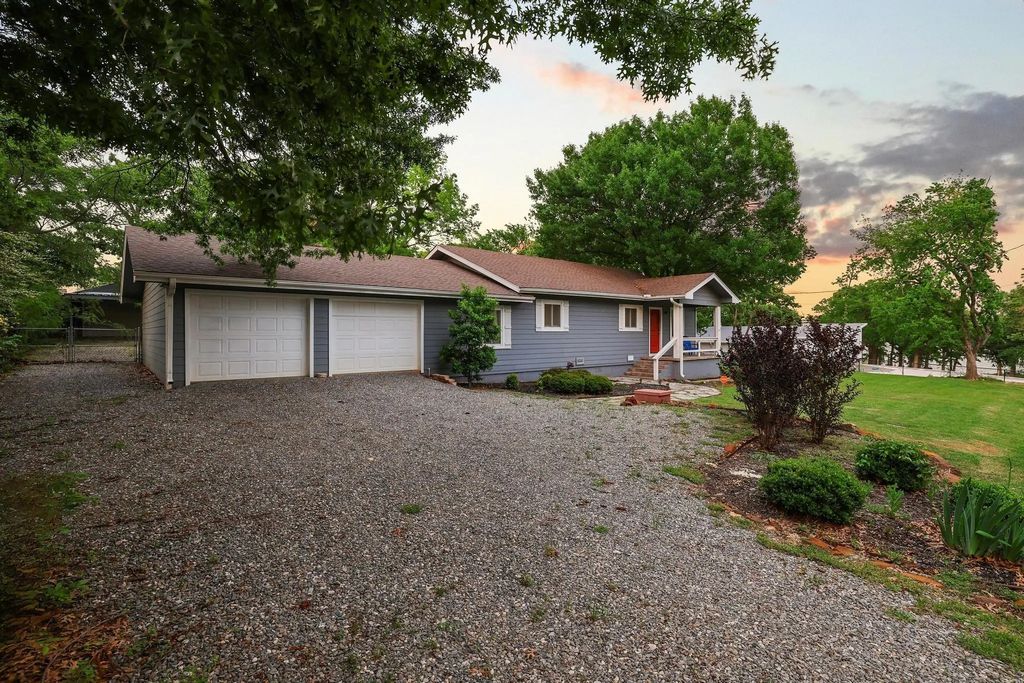 109 Arkansas Street, Pottsboro