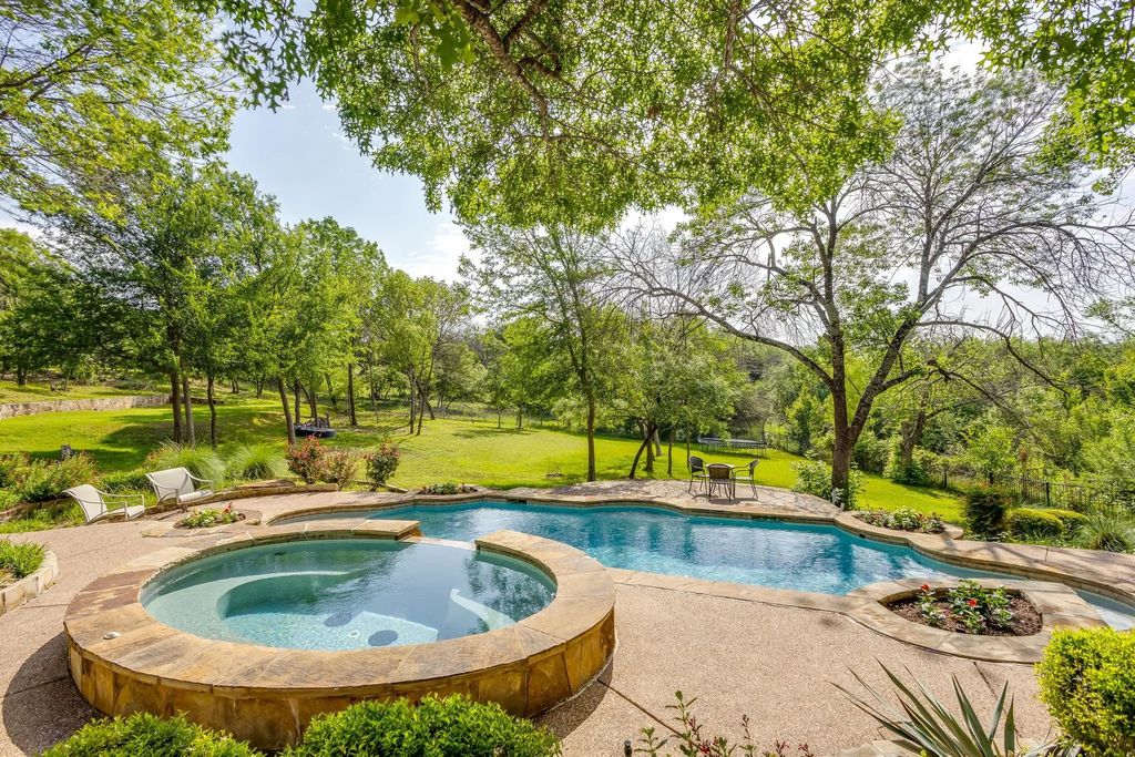 305 Covered Bridge Drive, Fort Worth