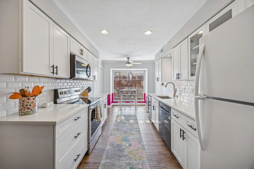 10019 Regal Park Lane 207, Dallas