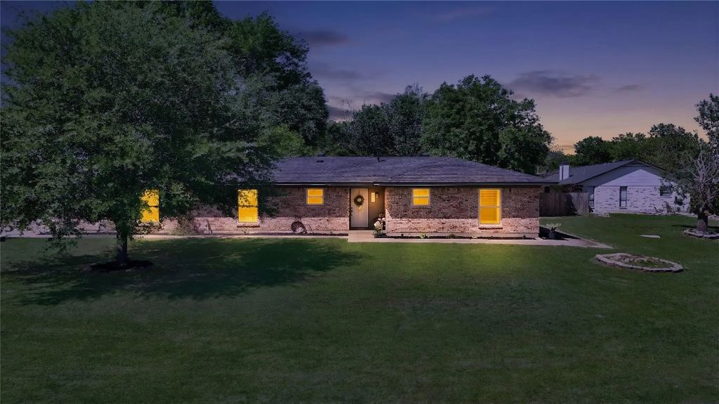 103 Willow Lake Lane, Crandall
