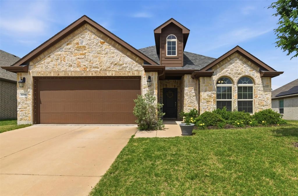1231 Brooklyn Drive, Anna