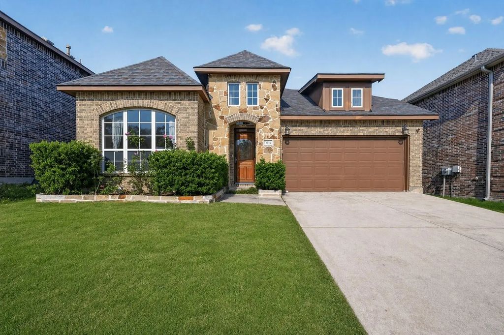 3812 Surf Street, Denton
