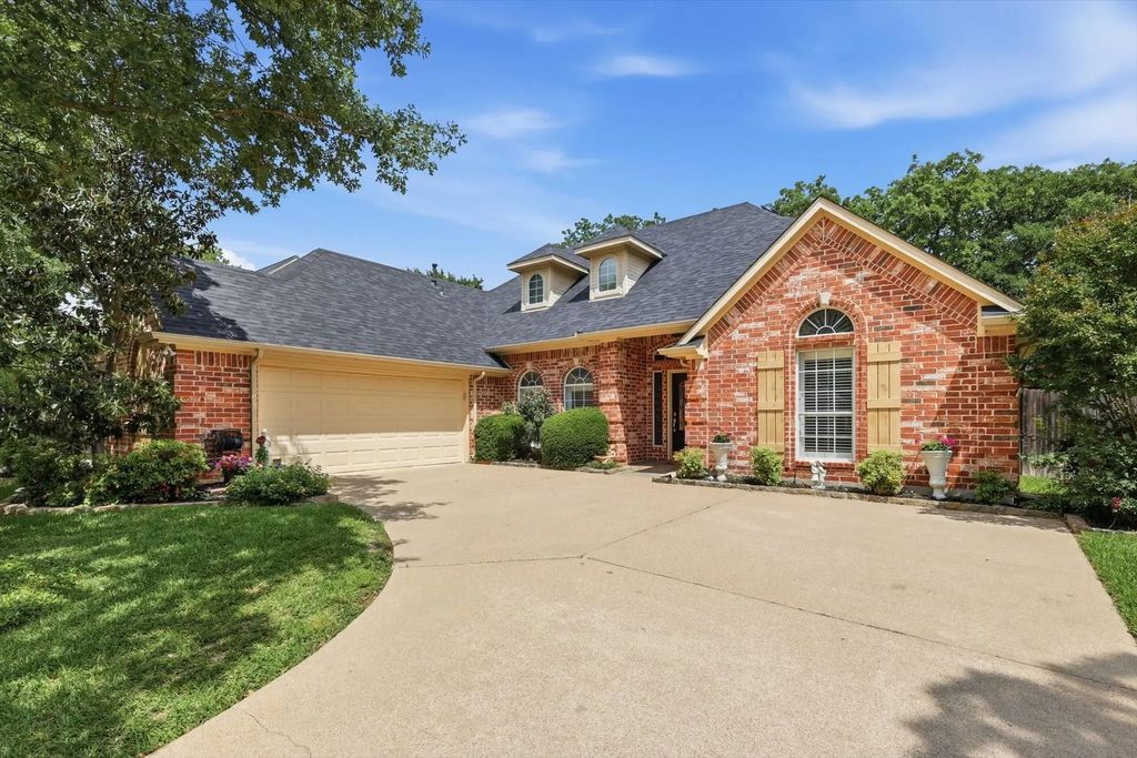 3600 Chateaux Lane, Hurst