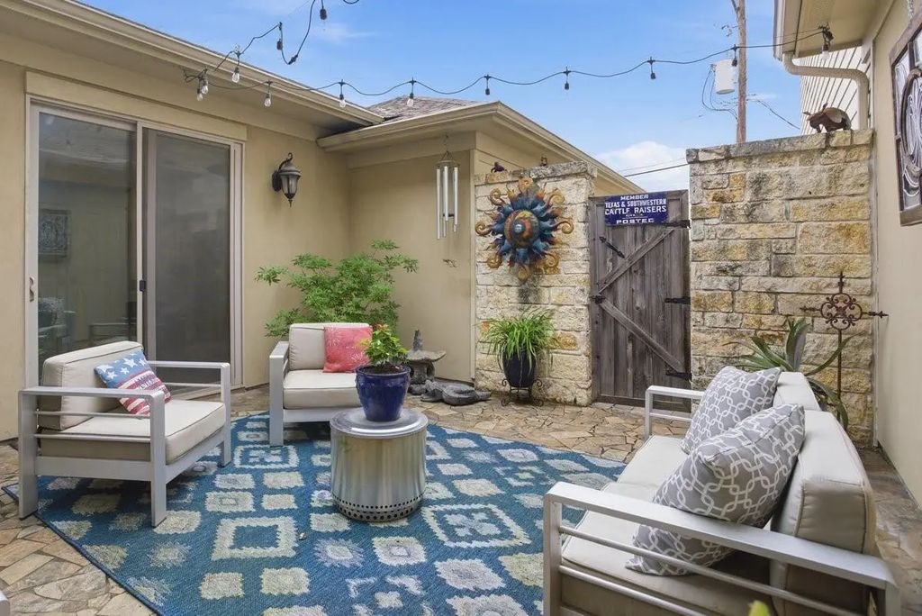 5026 Pershing Avenue, Fort Worth
