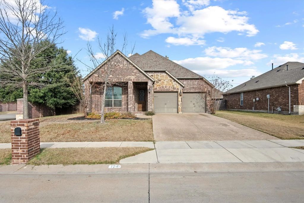 114 Thoroughbred Street, Waxahachie