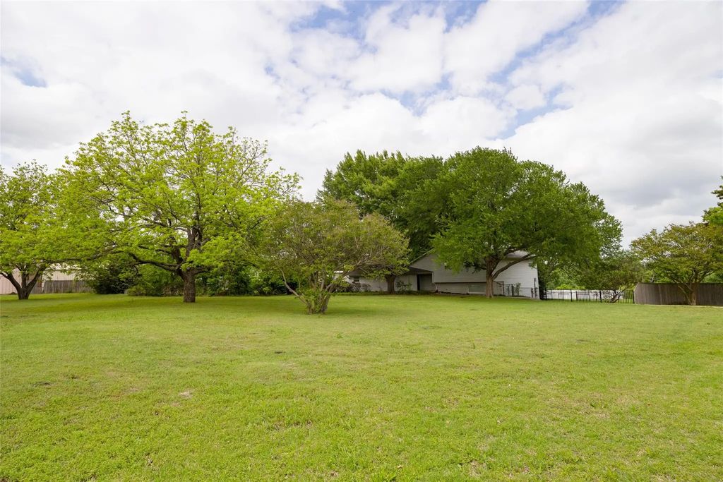 2121 E Pecan Lane, Plano