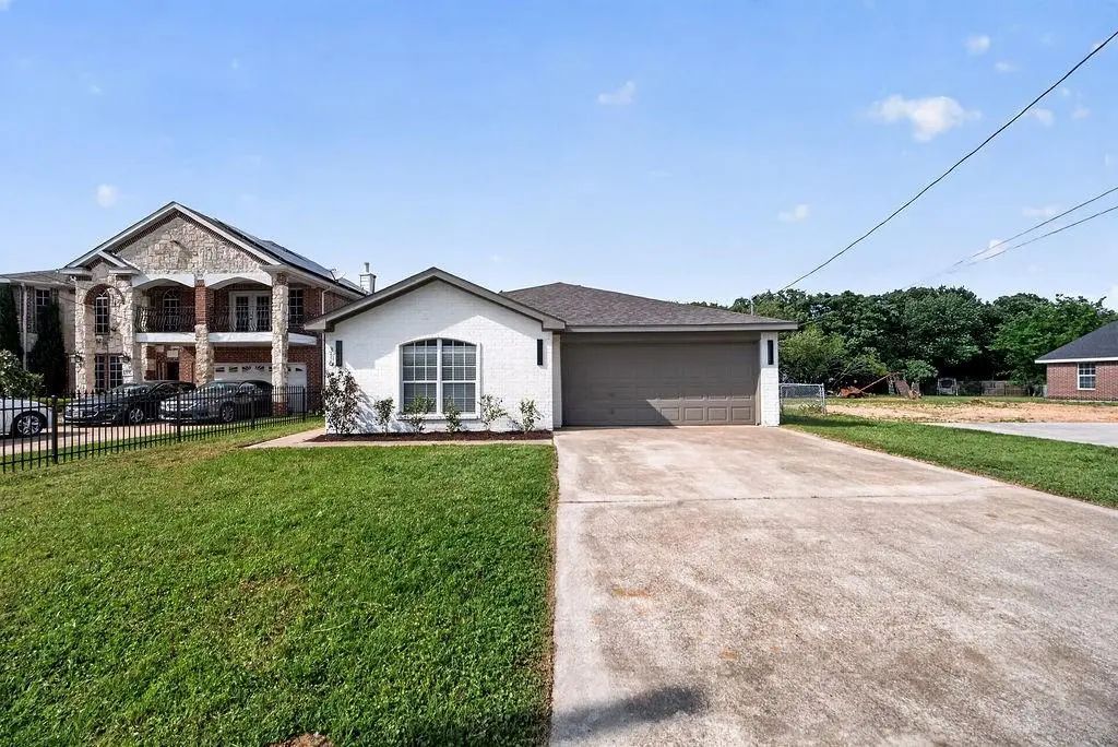 316 Wright Boulevard, Grand Prairie