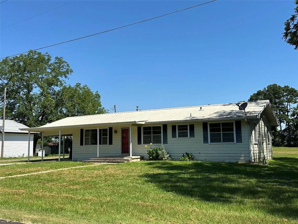 711 Clarksville Road, Bogata