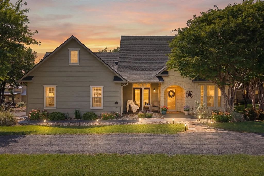 1712 Bent Tree Court, Granbury