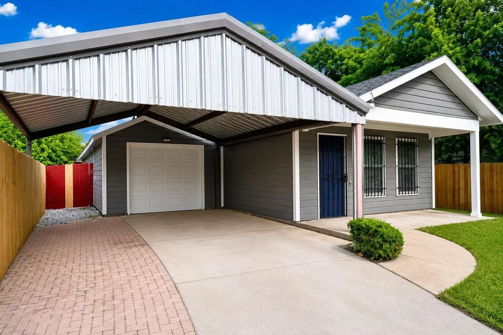 3226 Navaro Street, Dallas