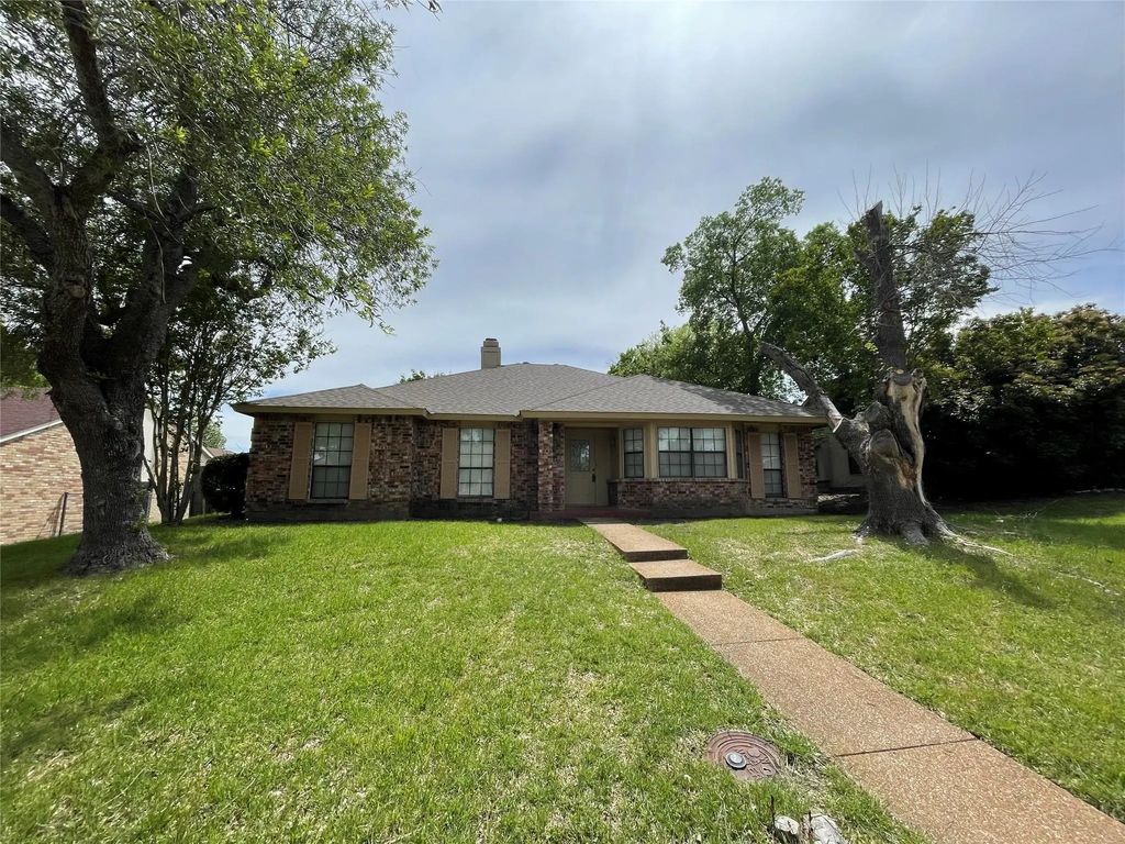 1052 Twin Falls Drive, DeSoto