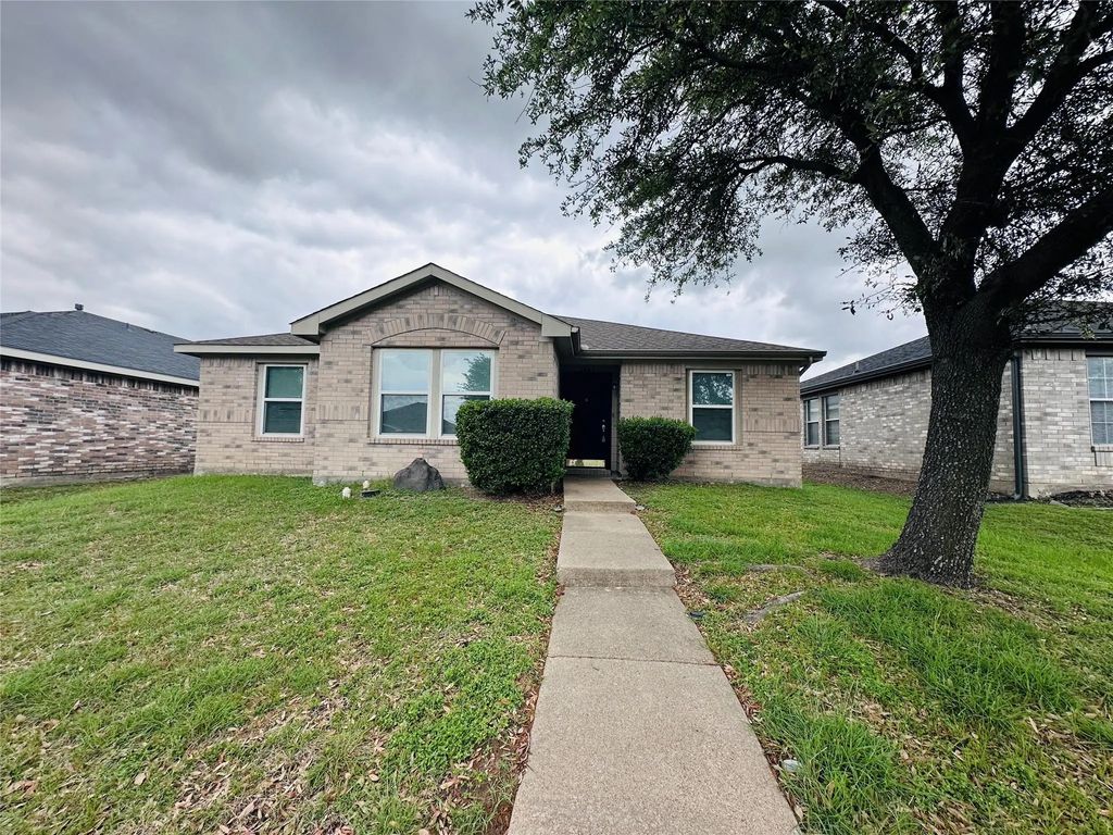 2463 Marimont Lane, Lancaster