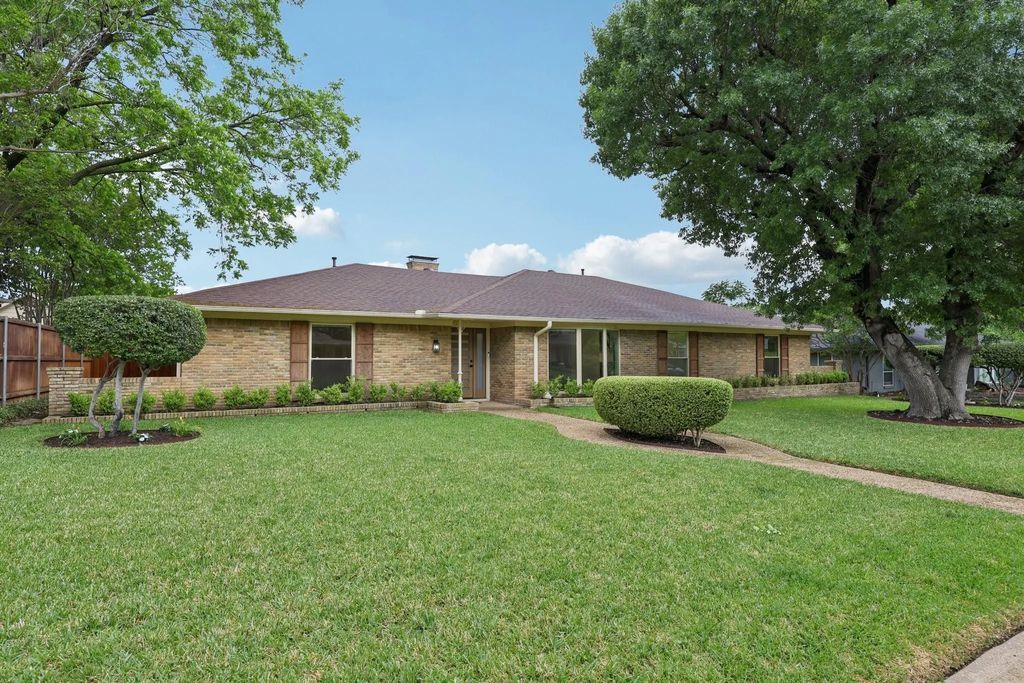 7414 Lynworth Drive, Dallas