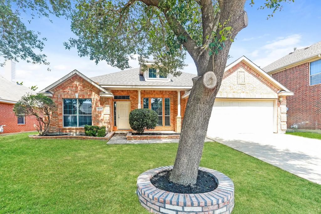 2240 Sparrow Hawk Court, Grand Prairie