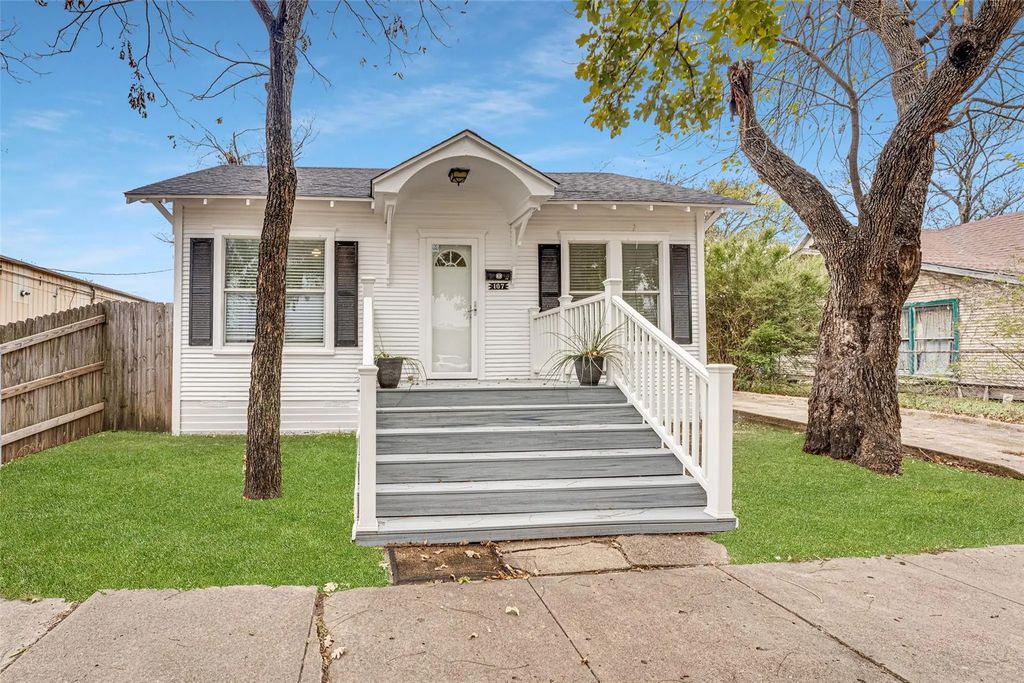 107 N Shawnee Street, Ennis