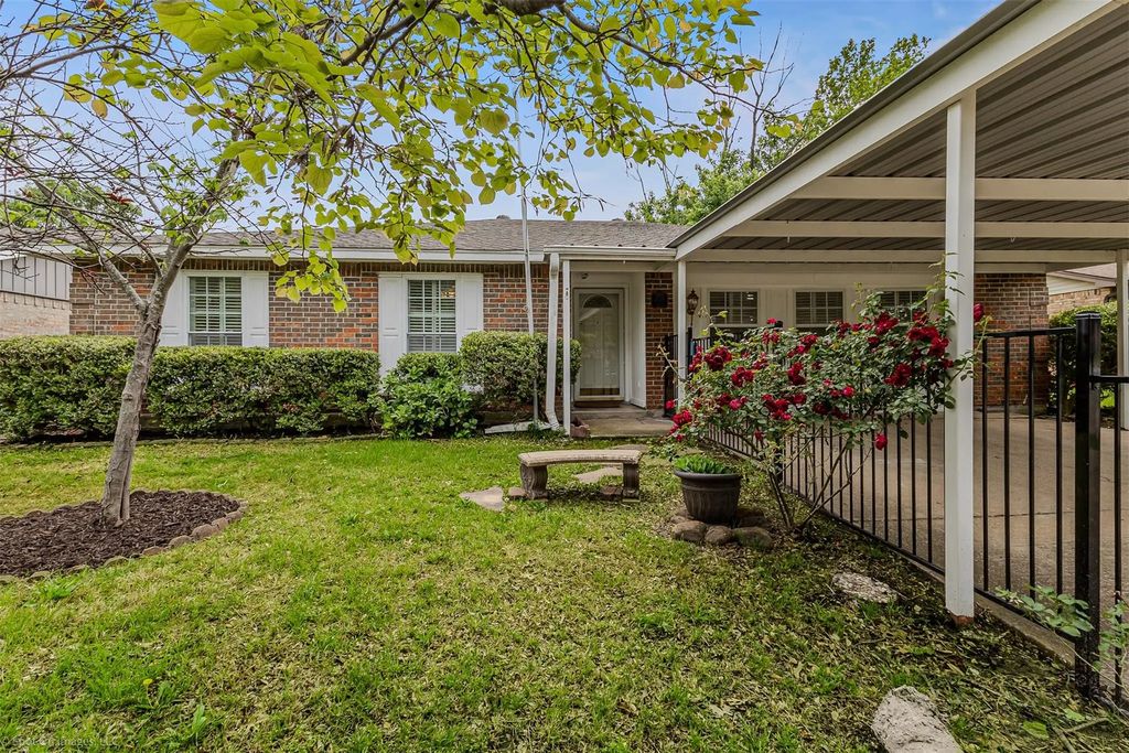 1510 Greywood Drive, Mesquite
