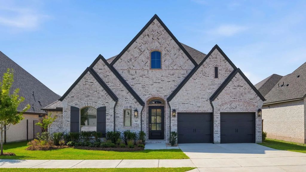 905 River Sky Road, Lavon