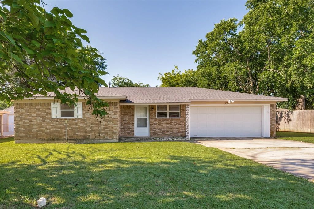 709 E Main Street, Pilot Point