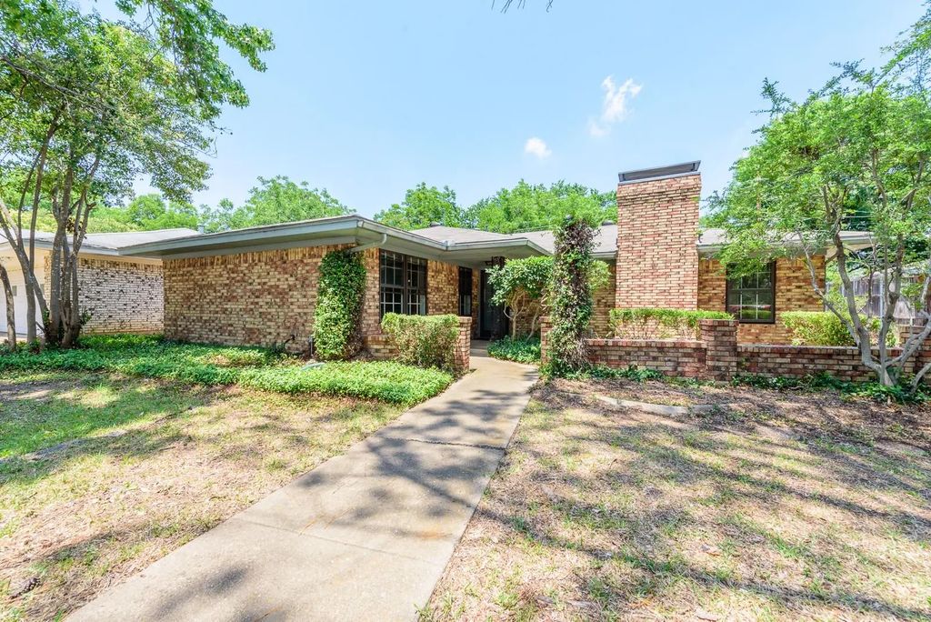 1915 Wendy Street, Irving