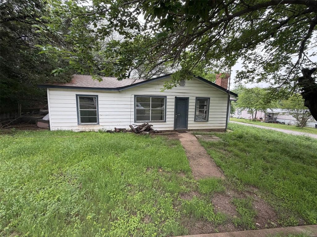 2604 Pinoak Street, Granbury