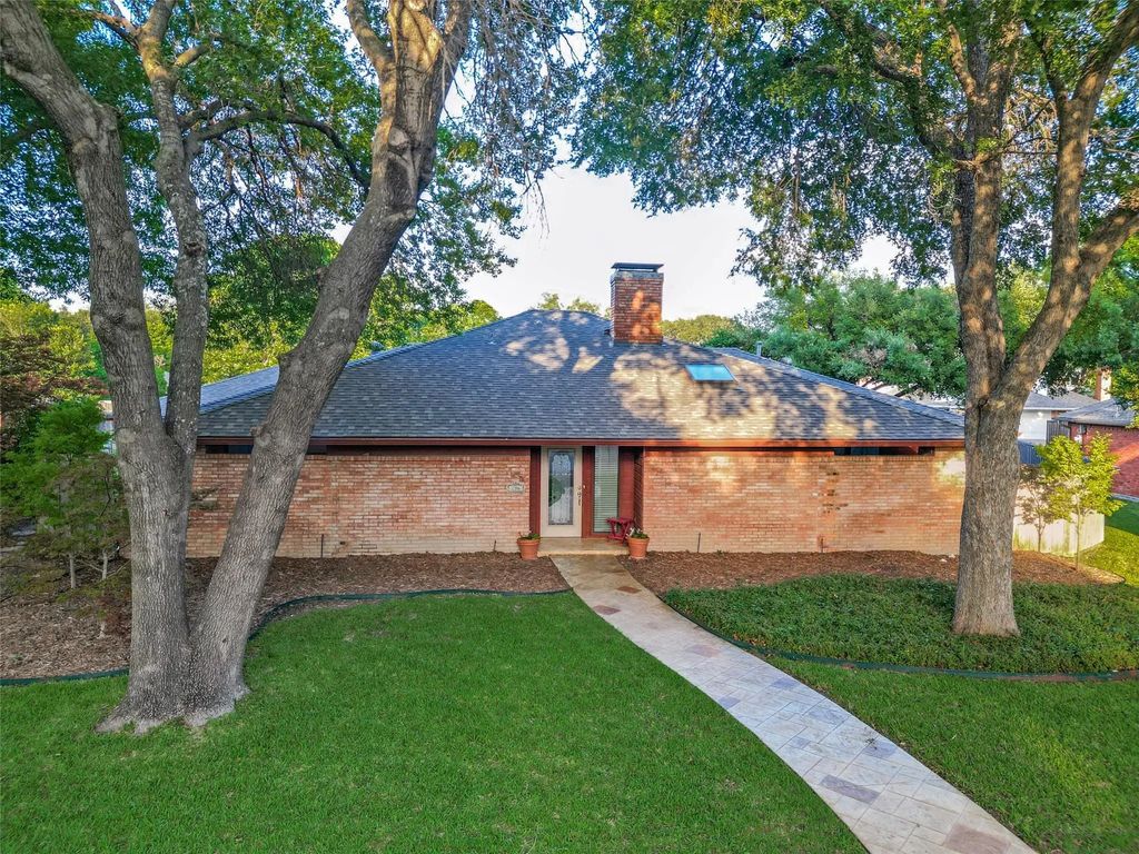 236 Valley Creek Place, Richardson