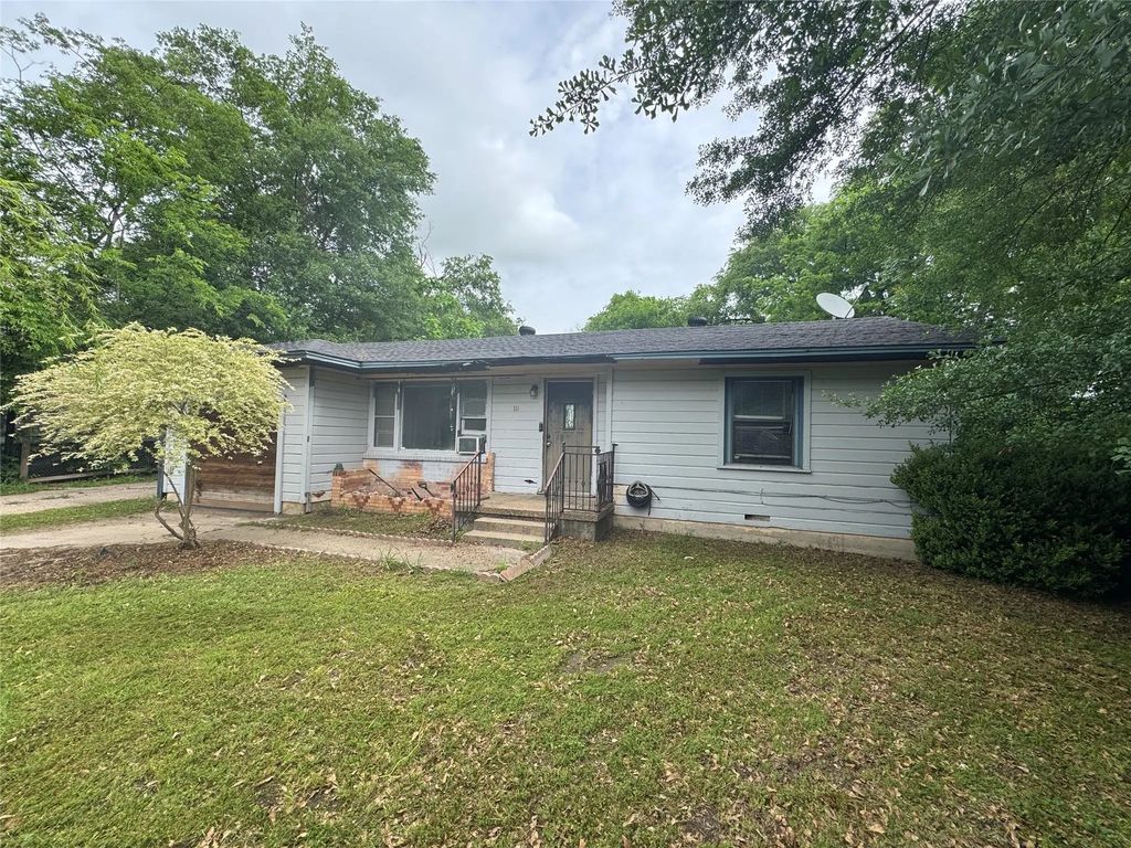 111 Gordon Drive, Terrell