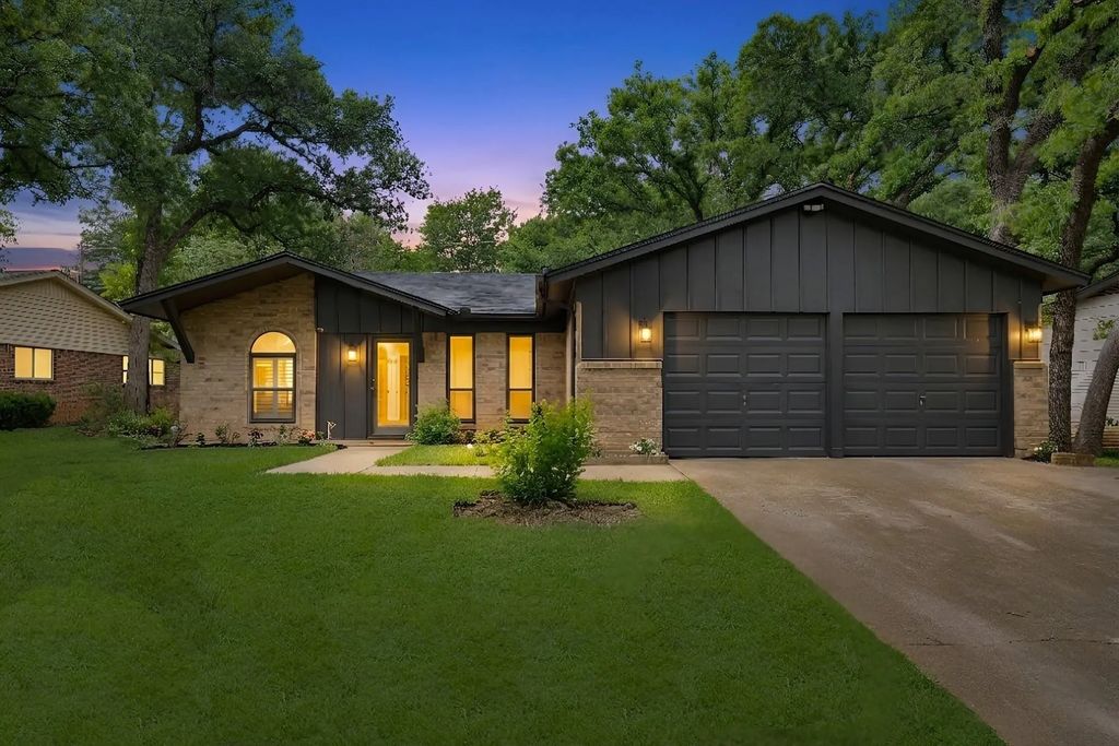 2912 Duff Drive, Arlington