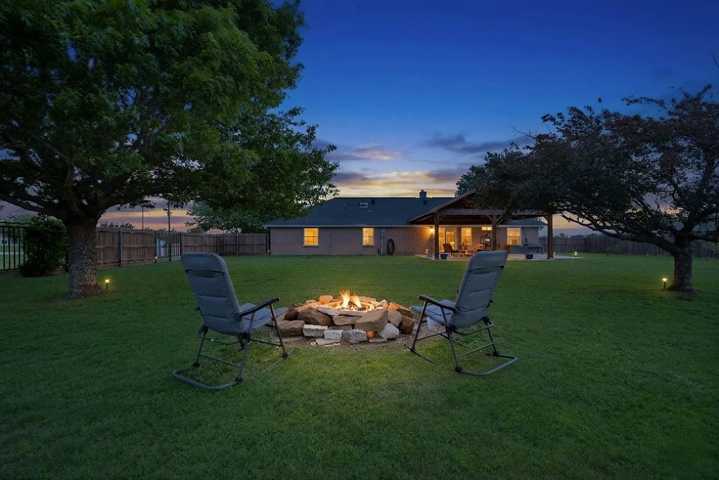 328 E Vaughn Road, Cleburne