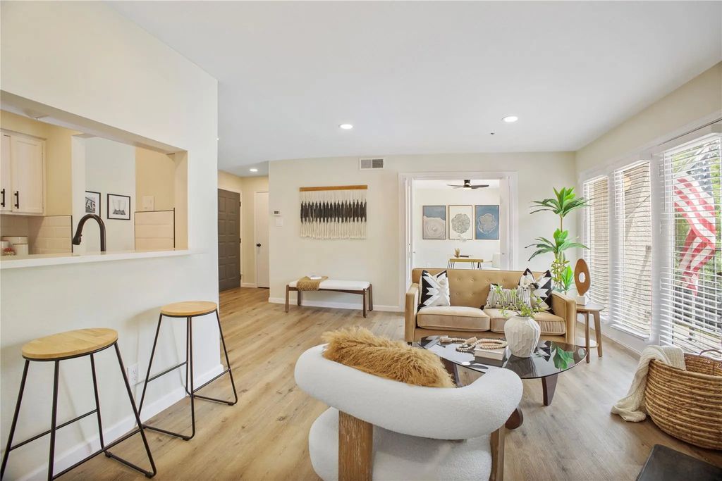 4303 Buena Vista Street 201, Dallas