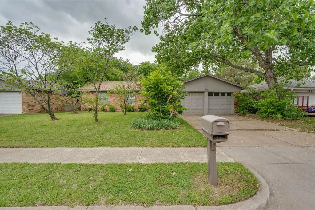 204 Blue Ridge Trail, Saginaw