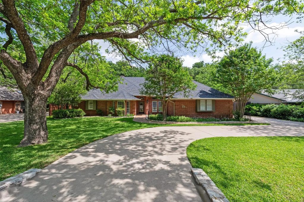 8808 Ravenswood Road, Granbury