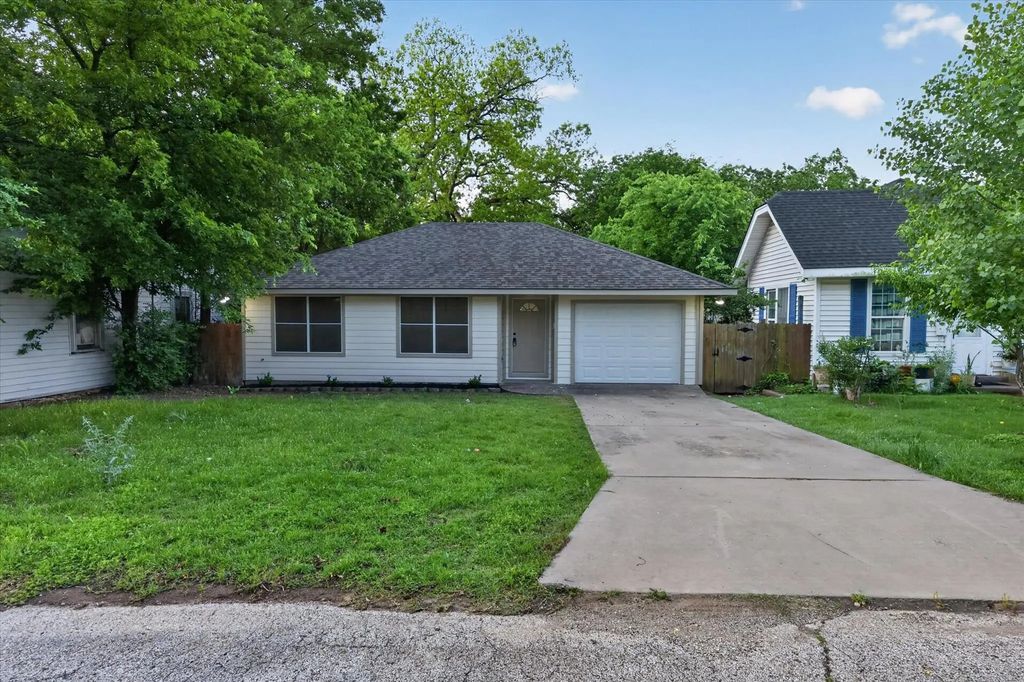1612 W Bond Street, Denison