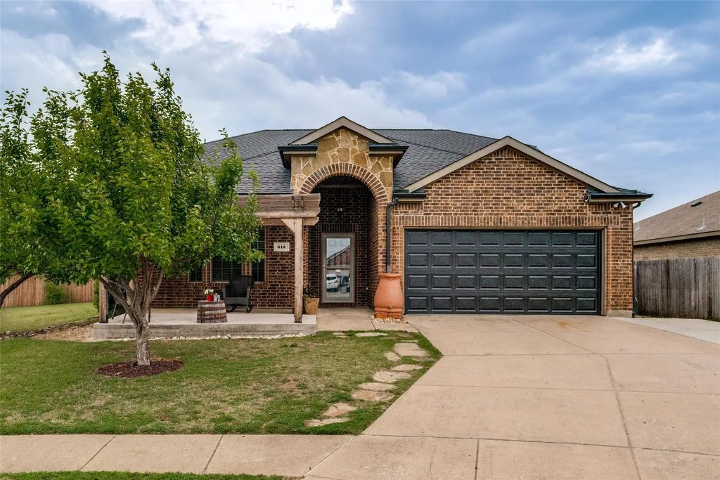 612 W Grove Circle, Anna