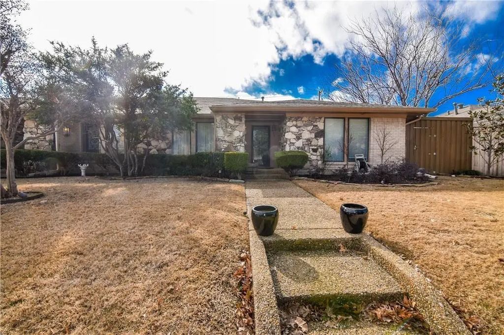 7408 Woodthrush Drive, Dallas