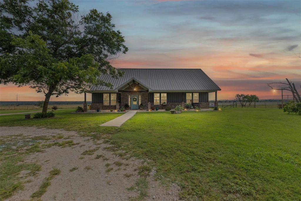 243 Fm 203, Walnut Springs