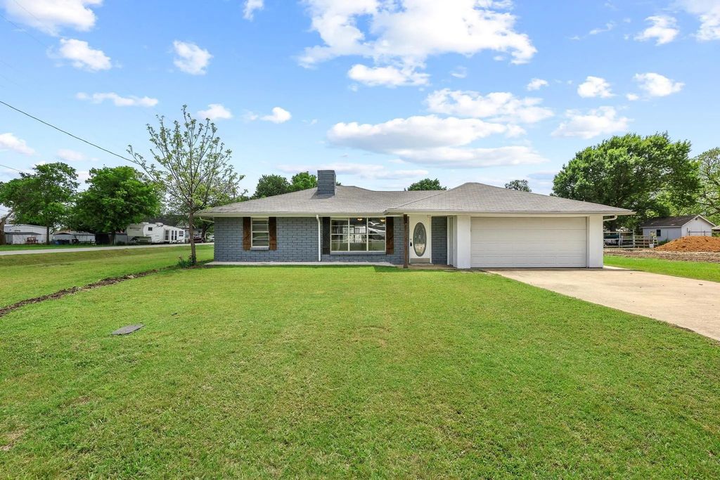 405 W 3rd Street, Anna