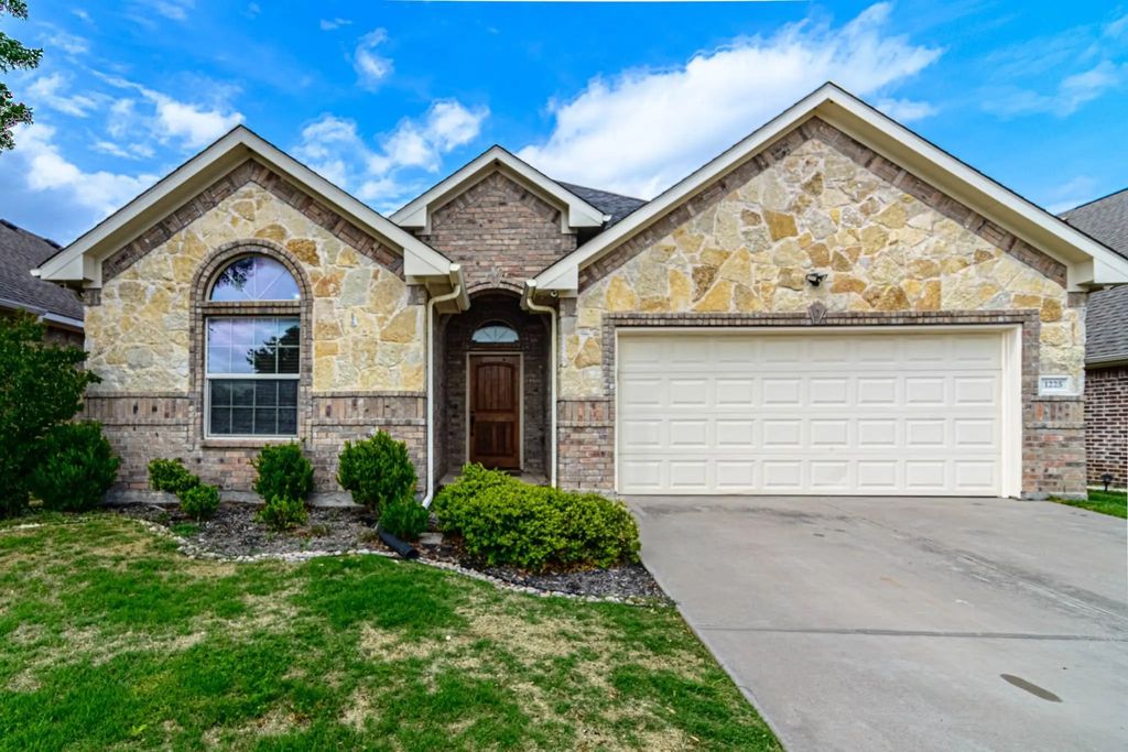1225 Fallow Deer Drive, Fort Worth