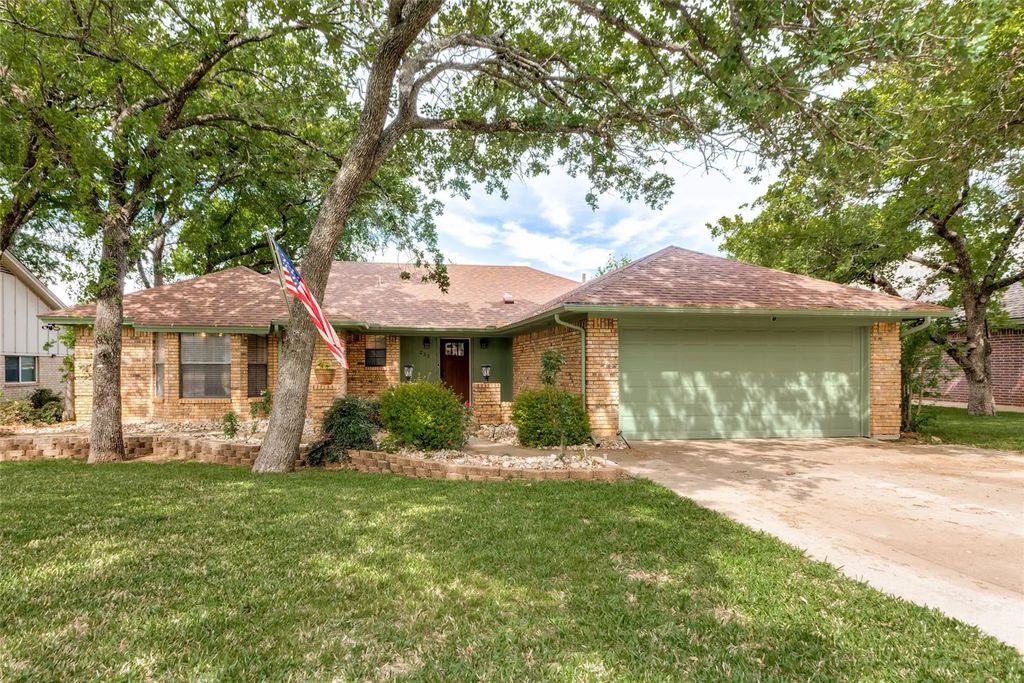 233 Billy Creek Drive, Hurst