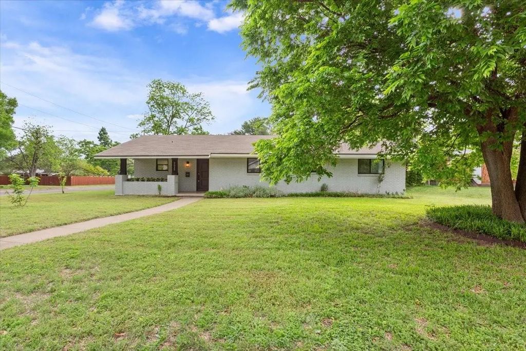 2025 Lenamon Street, Waco