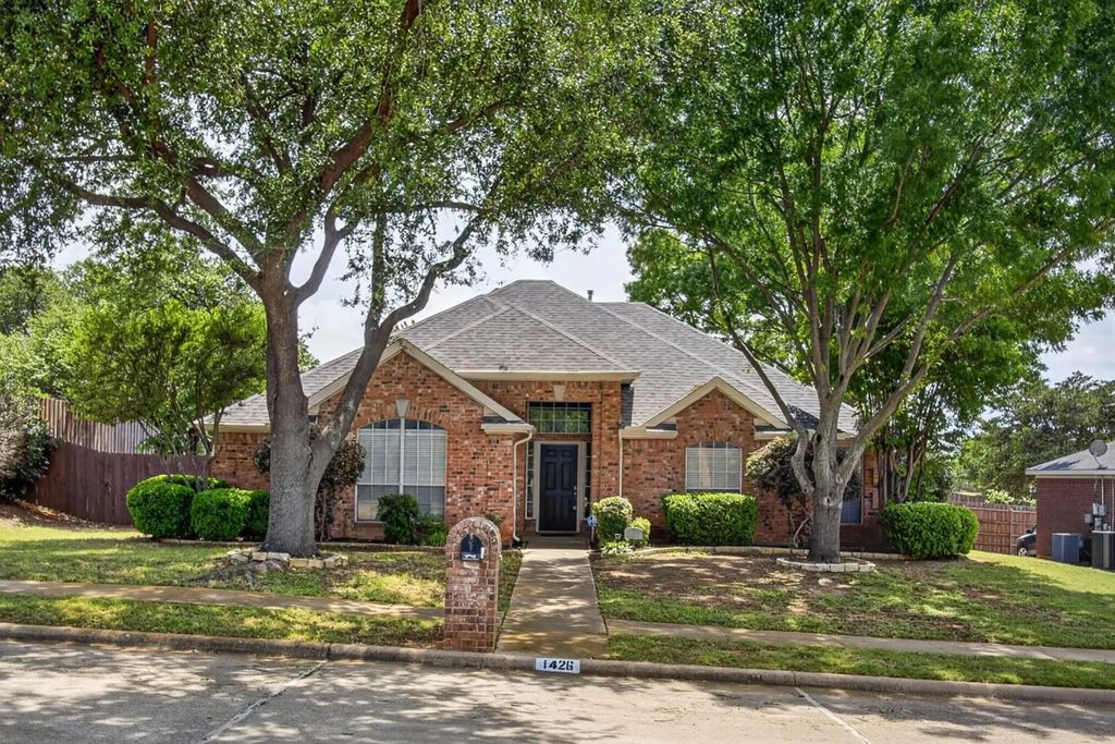 1426 Flamingo Drive, Lewisville