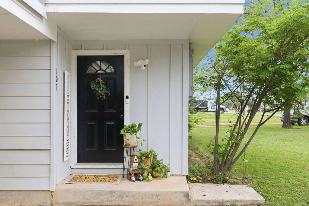107 Lucas Drive, Early